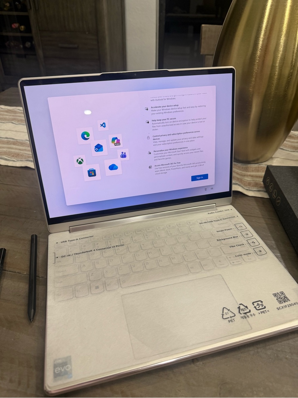 Lenovo Yoga 9 14IAP7 Intel Evo i7 14” Touchscreen 2-in 1 Laptop/Box pens, sleeve - Picture 2 of 11